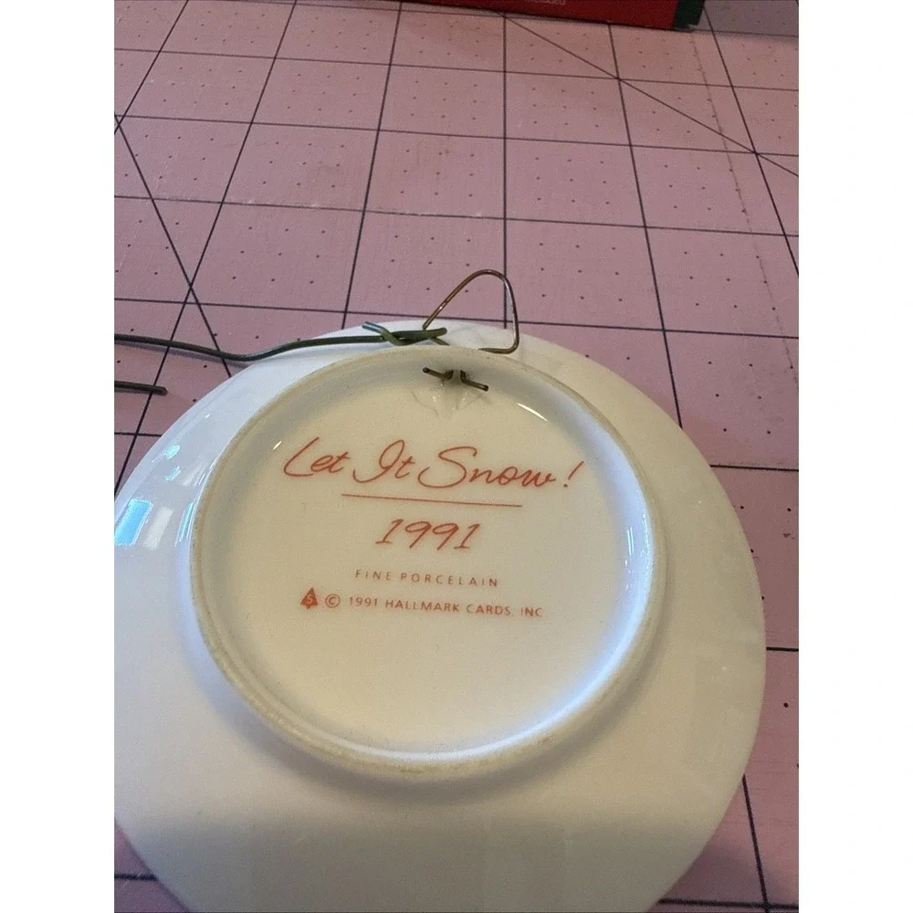 Hallmark Keepsake Christmas Ornament Sweet Holiday‎ Harmony Plate 1992